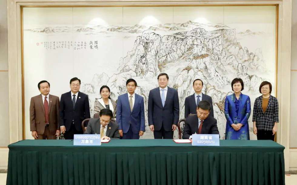 九游娱乐Nineame官方网站环境向老挝万象捐赠7台环卫装备，助力“一带一路”建设