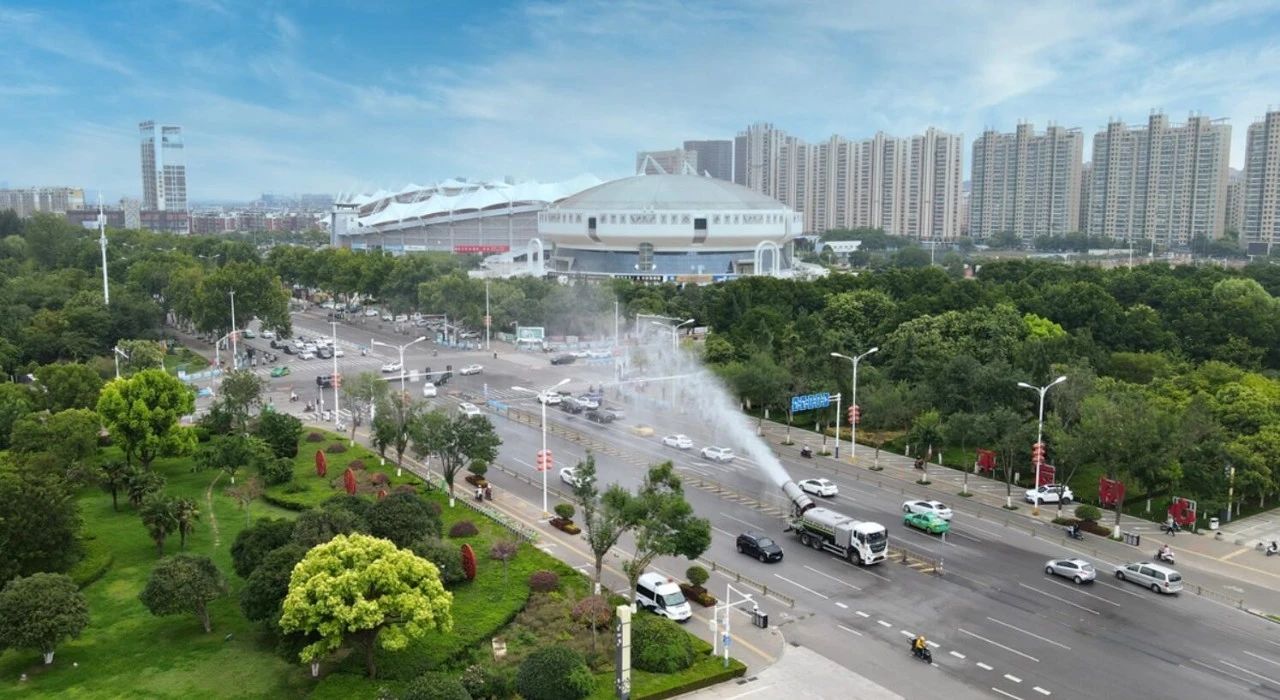 九游娱乐Nineame官方网站环境荣登“城市服务十大影响力企业”和“环卫装备十大影响力企业”双榜