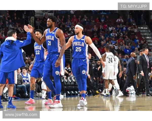 班·西蒙斯无球掩护表现提升明显，助力效率拉升与詹姆斯对比差异显著